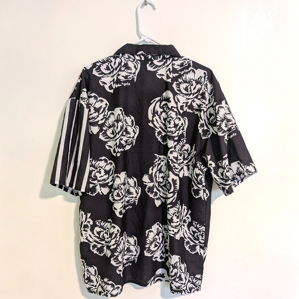 BoohooMAN Black And White Floral Design Casual Button Down Short Sleeve Shirt - Picture 2 of 5
